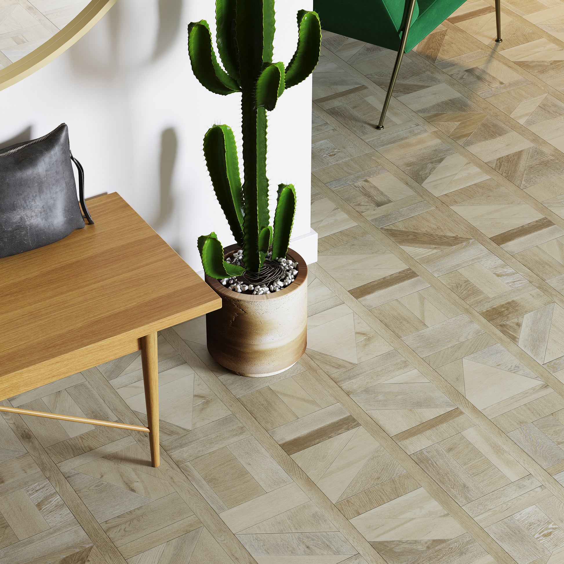 Moderne ruimte met een unieke parketlook PVC-vloer van Commando Vloeren, gecombineerd met een houten tafel en decoratieve cactus, ideaal voor een stijlvolle en warme sfeer.