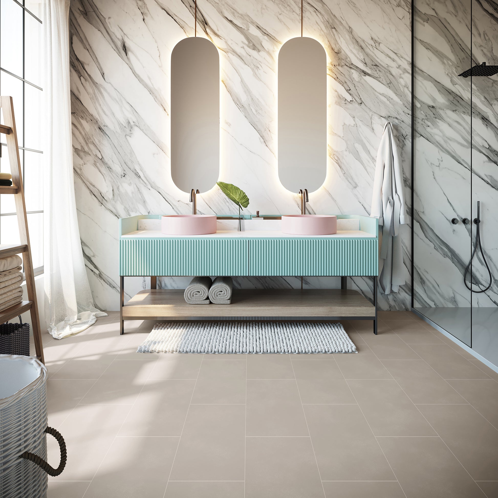 Stijlvolle badkamer met marmerlook PVC-vloer van Commando Vloeren, gecombineerd met dubbele wastafels en marmeren accenten, perfect voor een luxe en duurzame uitstraling.