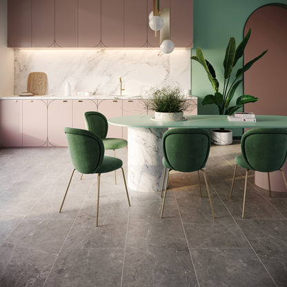 Stijlvolle eetruimte met een marmerlook PVC-vloer van Commando Vloeren, die zorgt voor een moderne en luxe uitstraling, perfect voor woonruimtes met een verfijnde inrichting.